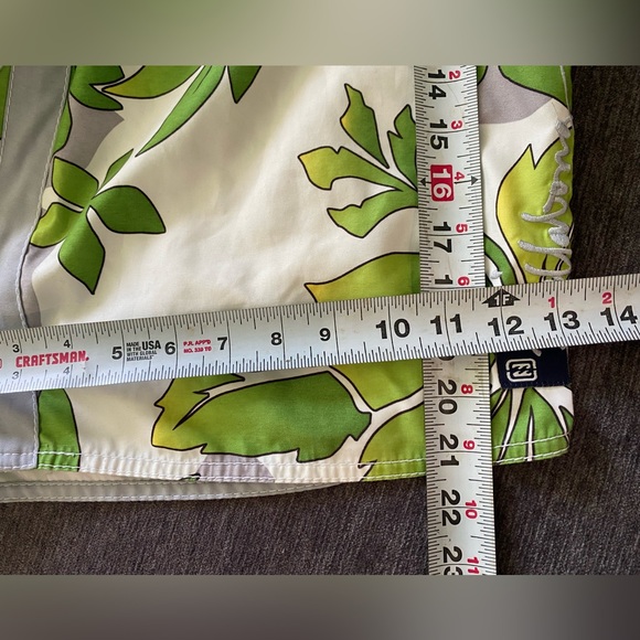 Floral Billabong Boardshorts - White & Green - Size 33 Medium Men’s Swimsuit - Picture 10 of 15